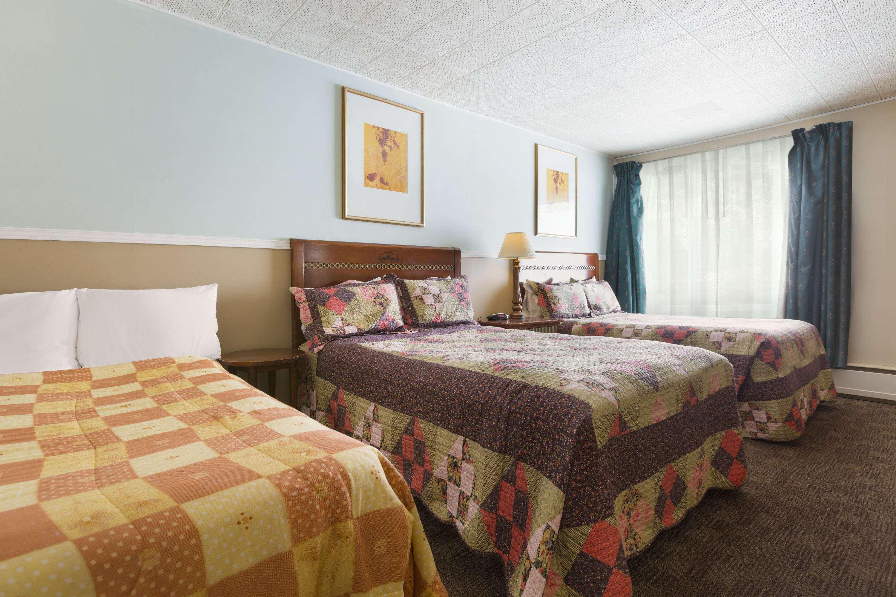 Travel Inn Cochrane Екстериор снимка
