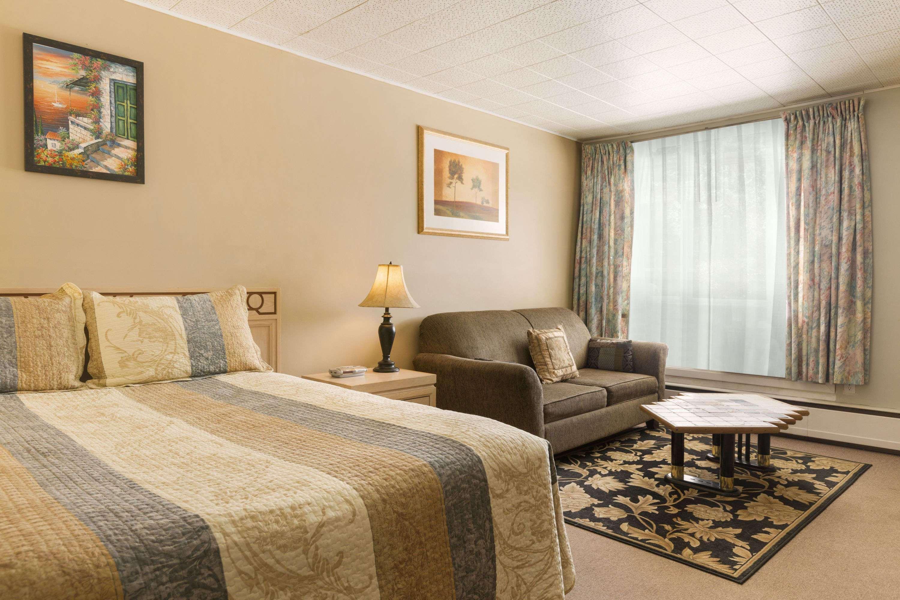 Travel Inn Cochrane Екстериор снимка