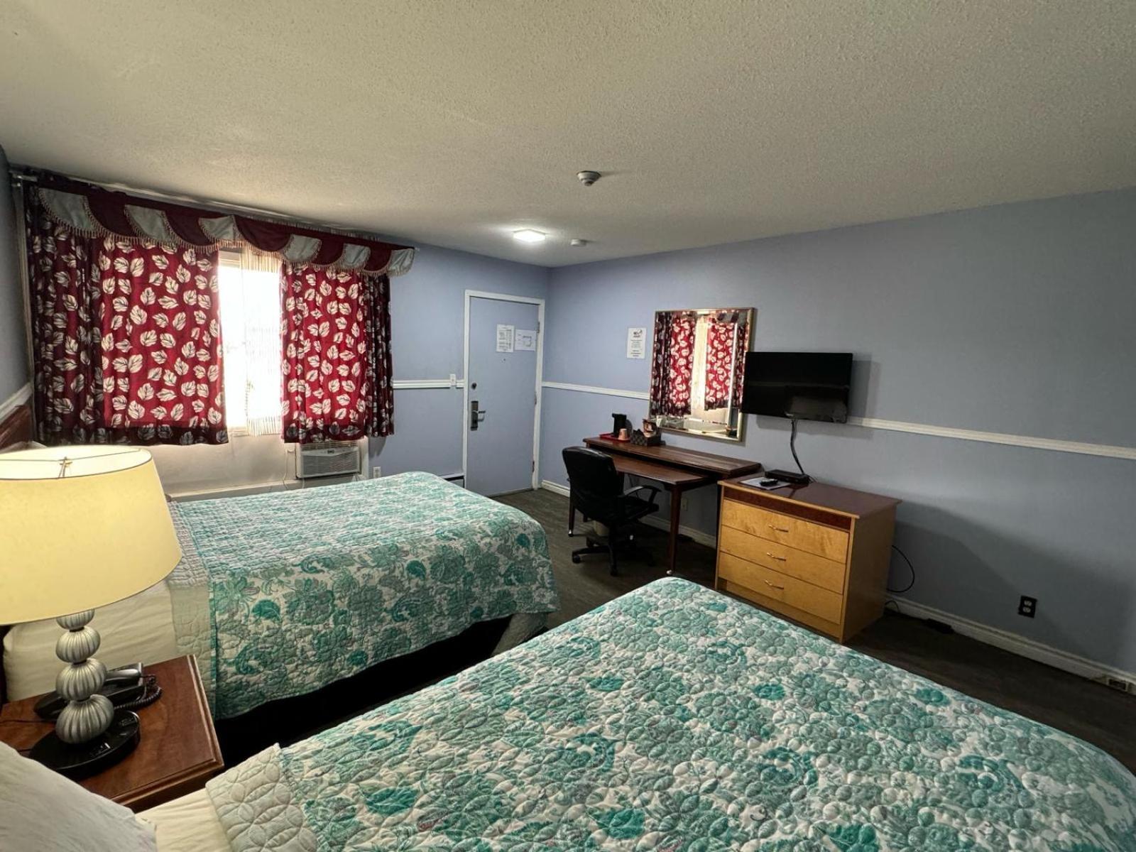 Travel Inn Cochrane Екстериор снимка